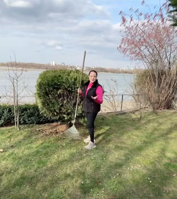 Cum arată vila din nordul Capitalei a Mariei Dragomiroiu. Are vedere către lac și piscină
