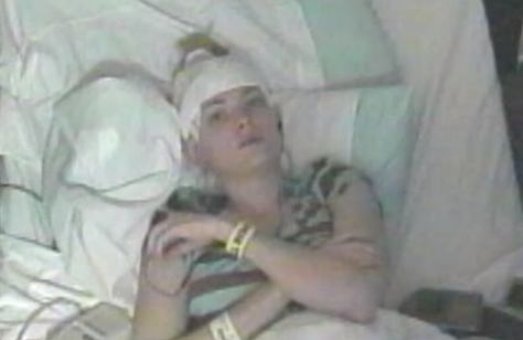Această femeie era internată într-un spital de nebuni, dar într-o zi i-a dat doctorului un desen care l-a încremenit! Abia atunci a înţeles adevărul şocant despre ce păţise…