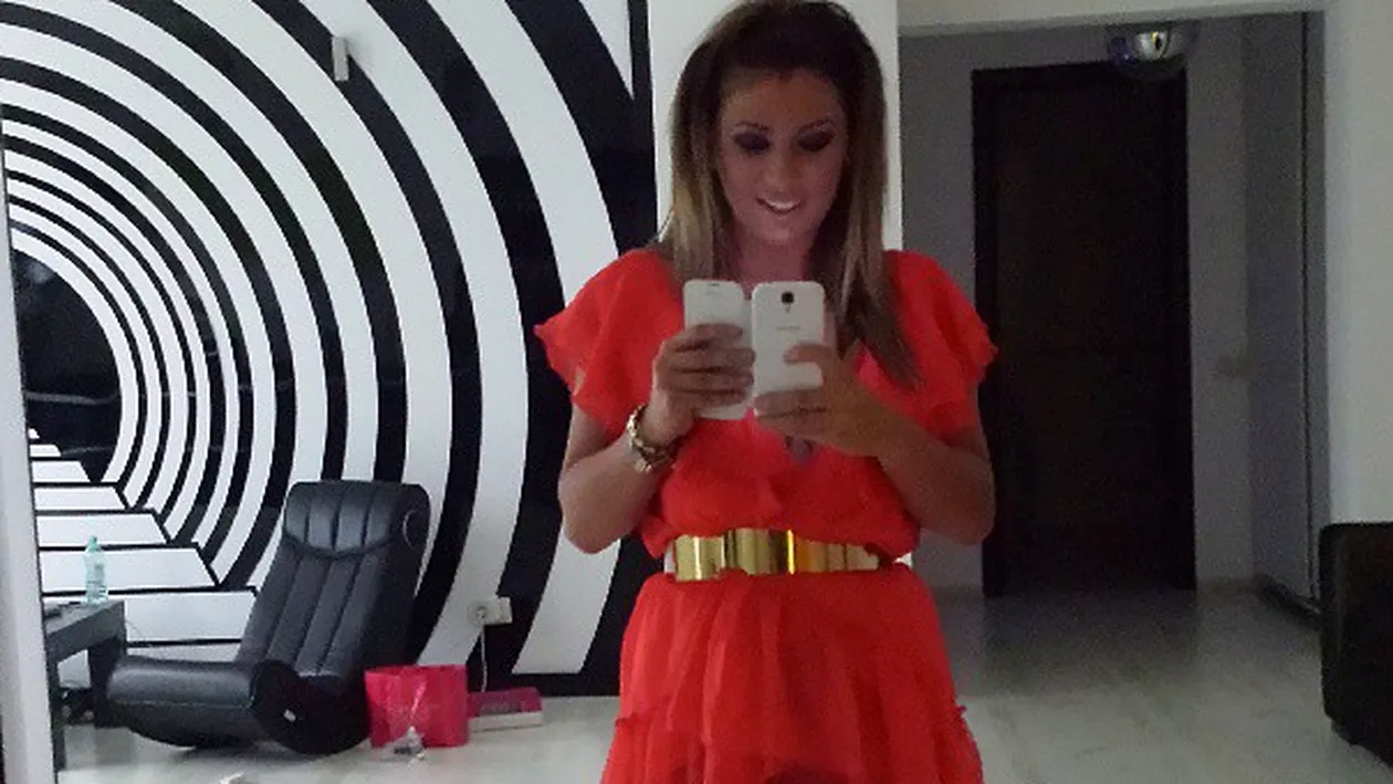 Roxana Vancea a lasat masca pe toata lumea! A purtat o rochie cu vedere la chilotei