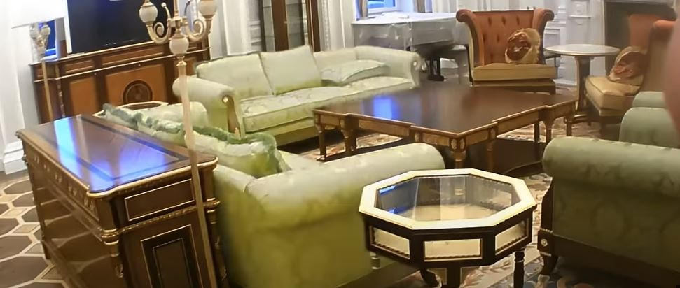 Imagini din interiorul palatului lui Vladimir Putin / sursă foto: capturi video Youtube