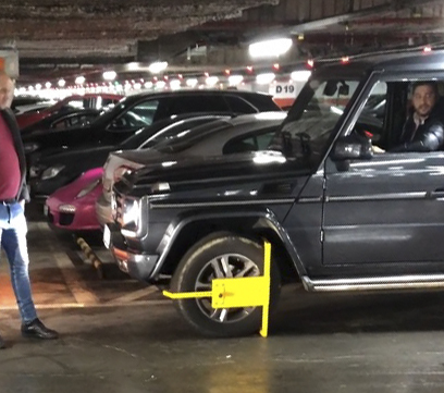 Mega-scandal în parcarea mall-ului între bodyguarzi și un șmecheraș cu Mercedes