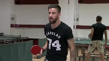 VIDEO Cum a umilit un fotbalist de la nationala Romaniei in plina strada o domnisoara care a vrut sa mearga cu el spre casa