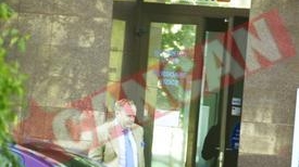 Alesii natiei isi schimba leii in valuta