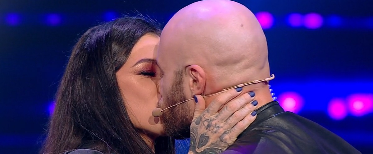 Mihai Bendeac și Roxana Vancea, din nou împreună! Avem imaginile cu ei sărutându-se pasional