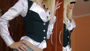 S-au urcat pe soba si s-au fotografiat in cele mai penibile ipostaze ca sa ajunga ca Alexandra Stan sau ca Madalina Pamfile!