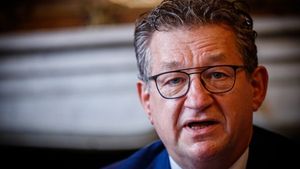 Primarul din Bruges a fost înjunghiat în gât, în centrul orașului! Atacatorul a reușit să fugă, dar a fost prins de oamenii legii