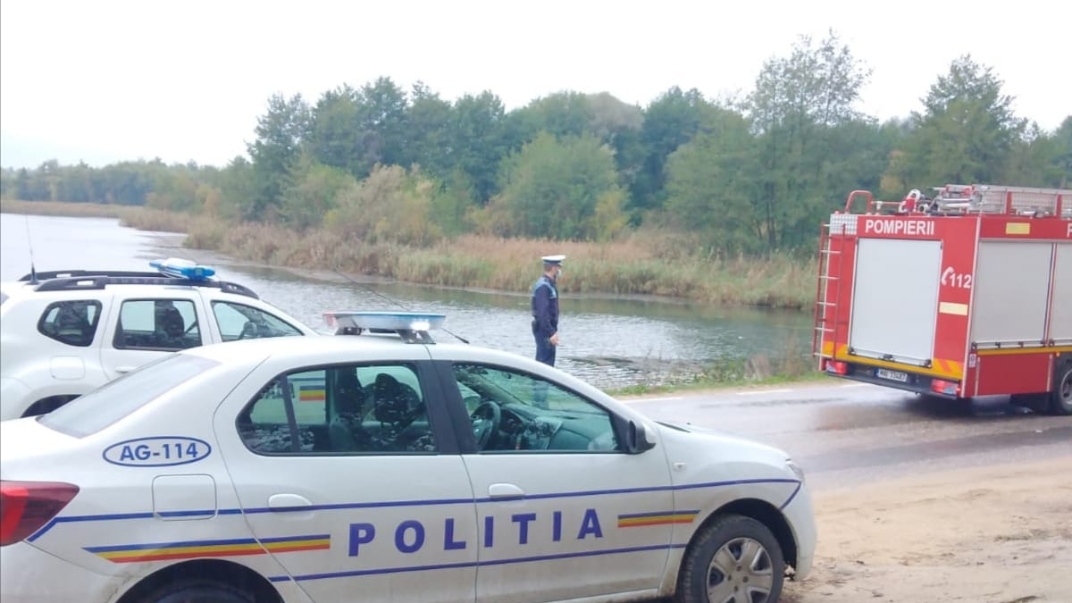 La un pas de tragedie! Un tânăr de 25 de ani a plonjat cu mașina într-un lac