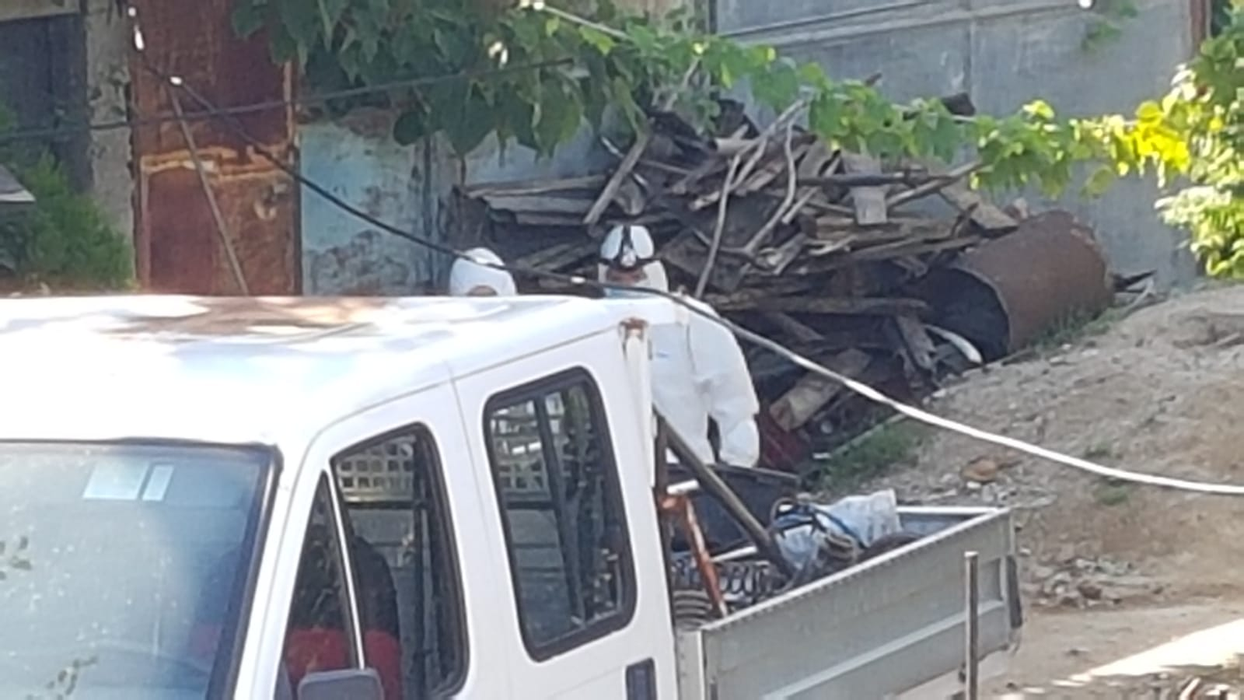 Au fost reluate căutările în casa lui Gheorghe Dincă. Vor fi sparte cu buldozerul gropile cimentate