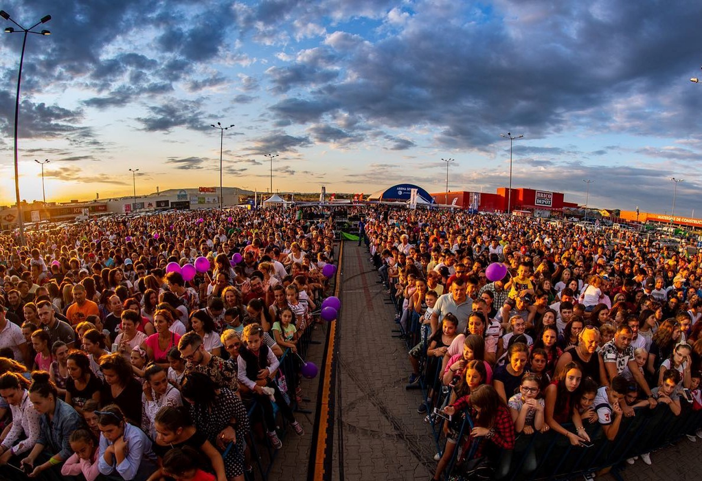 Andra Măruță, concert erotic la Drobeta-Turnu Severin. Cei din primul rând au văzut TOT