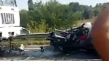 Accident groaznic la Galați! O betonieră a strivit o limuzină! Sunt doi morți și alți oameni grav răniți VIDEO