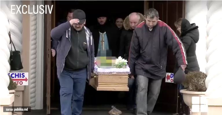 Scene zguduitoare la înmormântarea actriței ucise de soț: ”Doamne, ia-mă pe mine!”