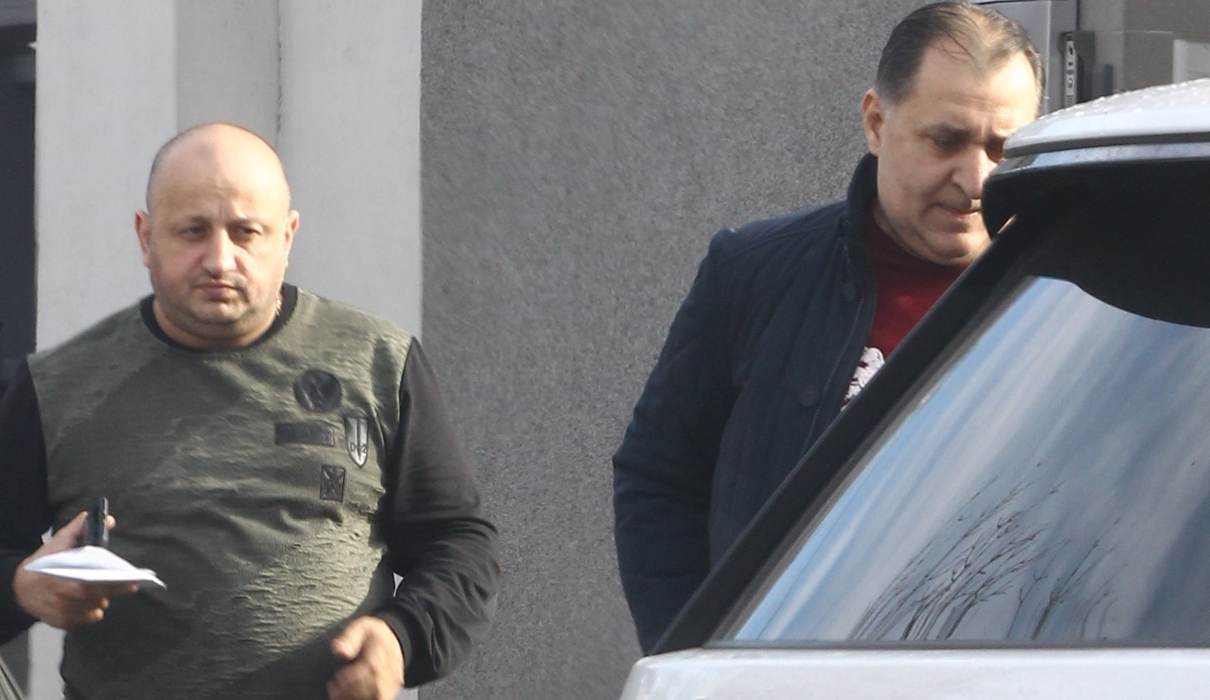 Vali Vijelie, surprins cu o ”cărămidă” la bancomat