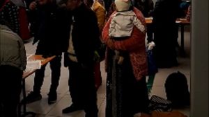 Un grup de țigani a băgat spaima într-o localitate din Brașov. Întorși de la cerșit din Anglia și Germania, romii au luat cu asalt primăria, nemulțumiți că nu primesc bani. “M-au amenințat că îmi vor da foc!”
