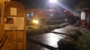 O bătrânică a incendiat din greșeală Casa Parohială a bisericii. Femeia a vrut cel mai probabil să se încălzească și a dat foc la cartoane