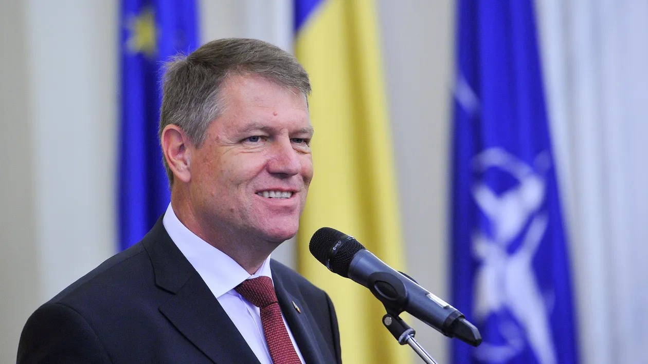 Cum a reactionat Klaus Iohannis la acuzatiile că se plimbă prea mult pe afară!