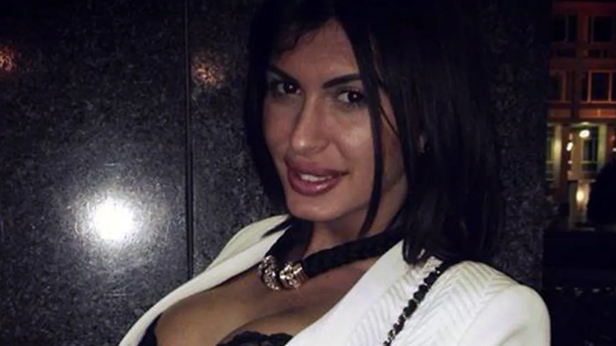 A ajuns la sapa de lemn, dar nu ii pasa! Madalina Pamfile , cu sfarcurile la vedere in club