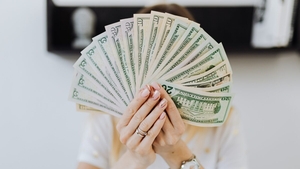 Afacere bizară care i-a adus o avere unei familii! Câștigă lejer 20.000 de dolari pe lună pentru 5 ore de muncă pe zi