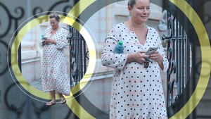 Unde a fost surprinsă Laura Cosoi în ultimele zile de sarcină. Actrița radiază înainte să aducă pe lume bebelușul cu numărul 5!