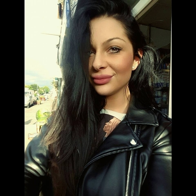 Antonia este fiica artistei Maria Scupra.