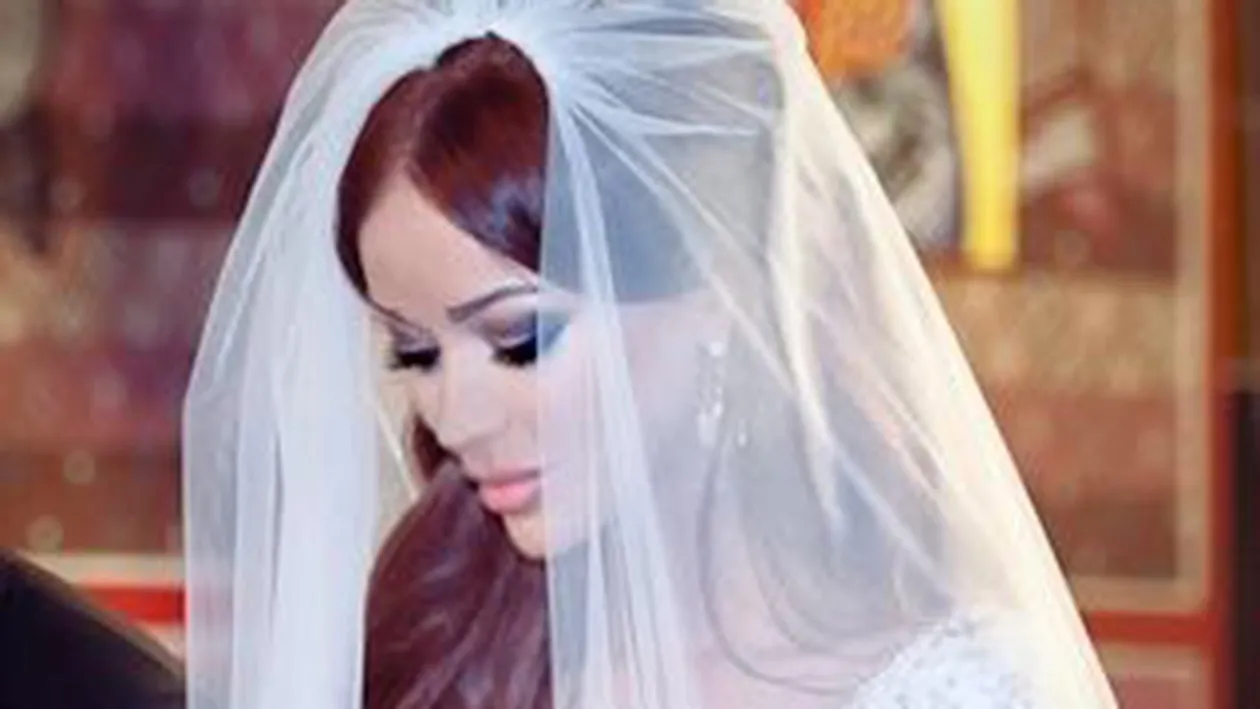 Oglinda, oglijoara cine are cea mai frumoasa rochie de mireasa din tara?! Bianca, Celia, Bebelusa Oana, Brigitte sau Alessandra?