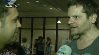VIDEO Dialog incredibil intre Florin Piersic Jr. si un reporter: "Cred ca ma confunzi cu Stefan! Iti asumi niste riscuri mari si o sa fii dat afara"