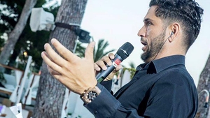 S-a dezbracat s-arate cat e de dotat! Cezar Ouatu, asa cum nu l-ati mai vazut vreodata
