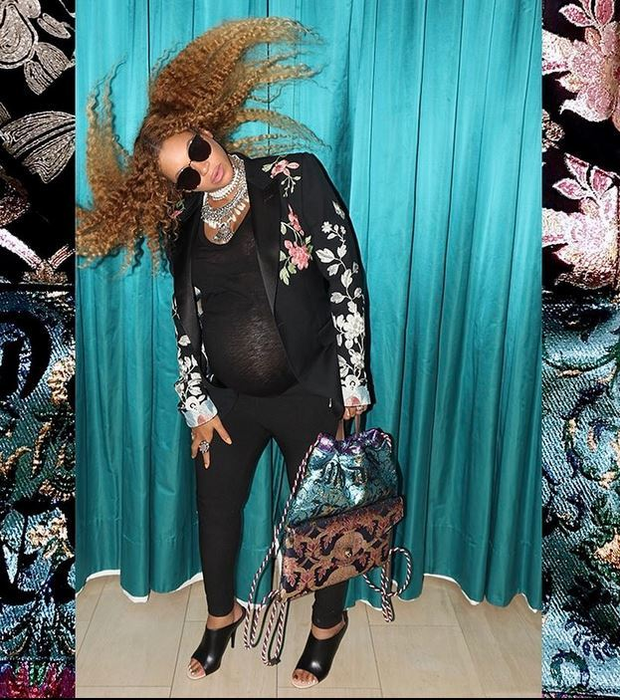 BEYONCE a devenit din nou mămică! Frumoasa cântăreaţă a adus pe lume gemeni