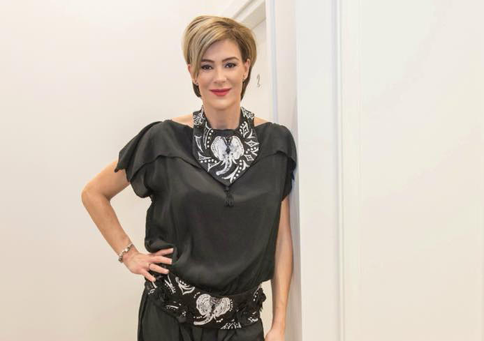 Roxana Ciuhulescu radiază de fericire! Vedeta a postat prima imagine cu bebelușul