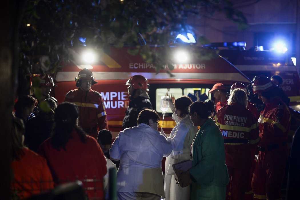 Procuririi anchetează inclusiv modul în care au intervenit salvatorii la Colectiv (Foto: Inquam Photos/Octav Ganea)