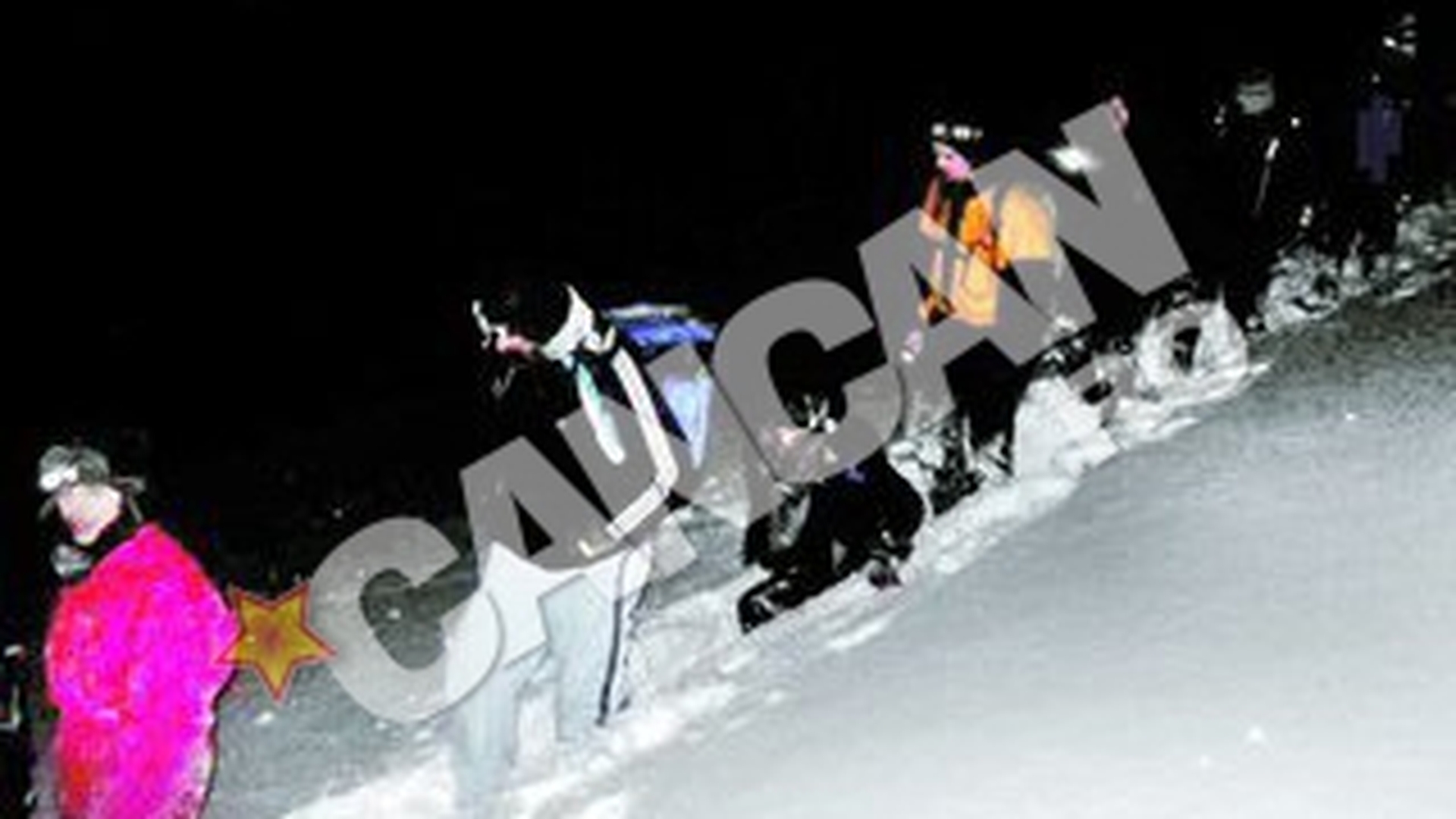 Noua turisti au trait ore de spaima in drum spre cabana Giumalau, Suceava. Blocati in munti