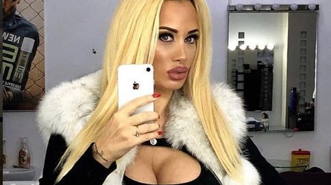 Simona Traşcă e foc şi pară! Blondina a aflat cine i-a furat valiza: "Le bănuiesc pe..."