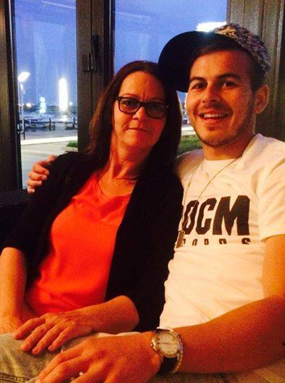 Denis Alibec are o relaţie specială cu mama sa, Emilia Stroe (SURSA FOTO: FACEBOOK)