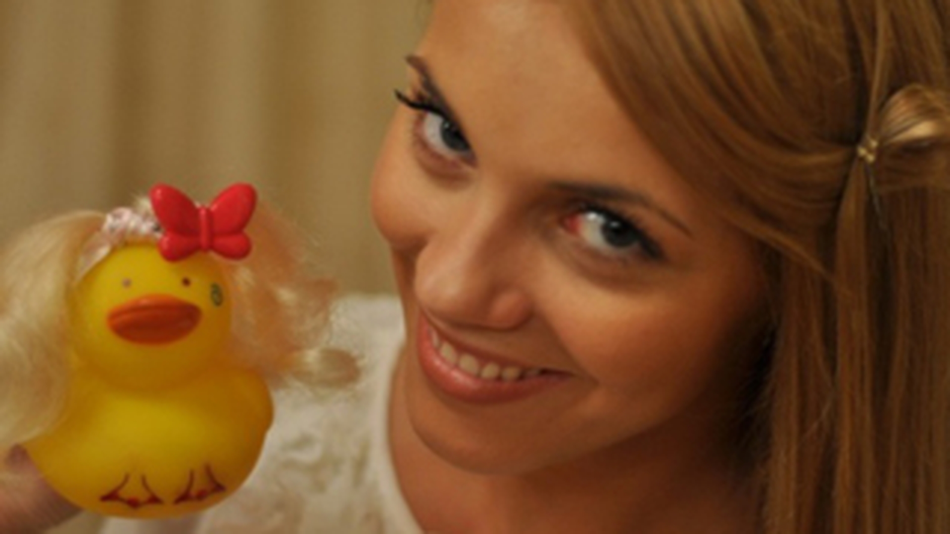 Andreea Ibacka este socata de noua moda din manichiura: oja care se crapa!
