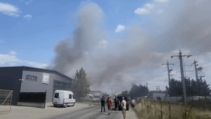 Depozit Sameday cuprins de flăcări în Iași! Fumul gros a ajuns în zonele locuite
