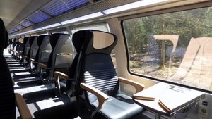 Bancul zilei | Un bâlbâit urcă într-un tren