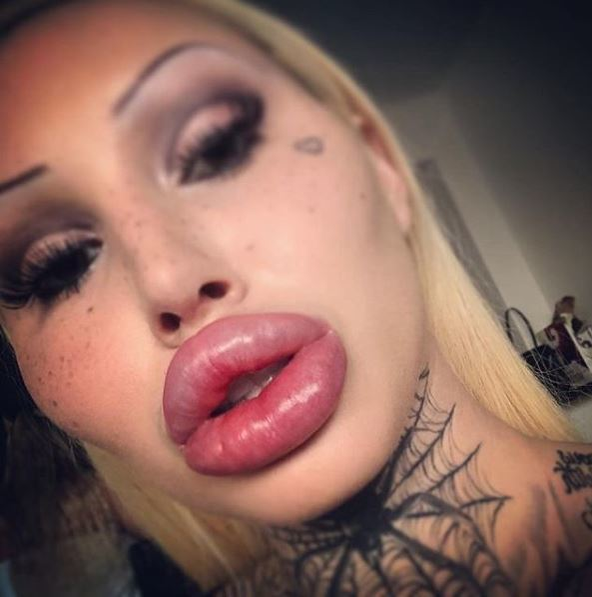 Incredibil cum a putut să-și modifice trupul Mary Magdalene, o dansatoare dependentă de operații! A dat sute de mii de euro, iar înfățișarea șochează!