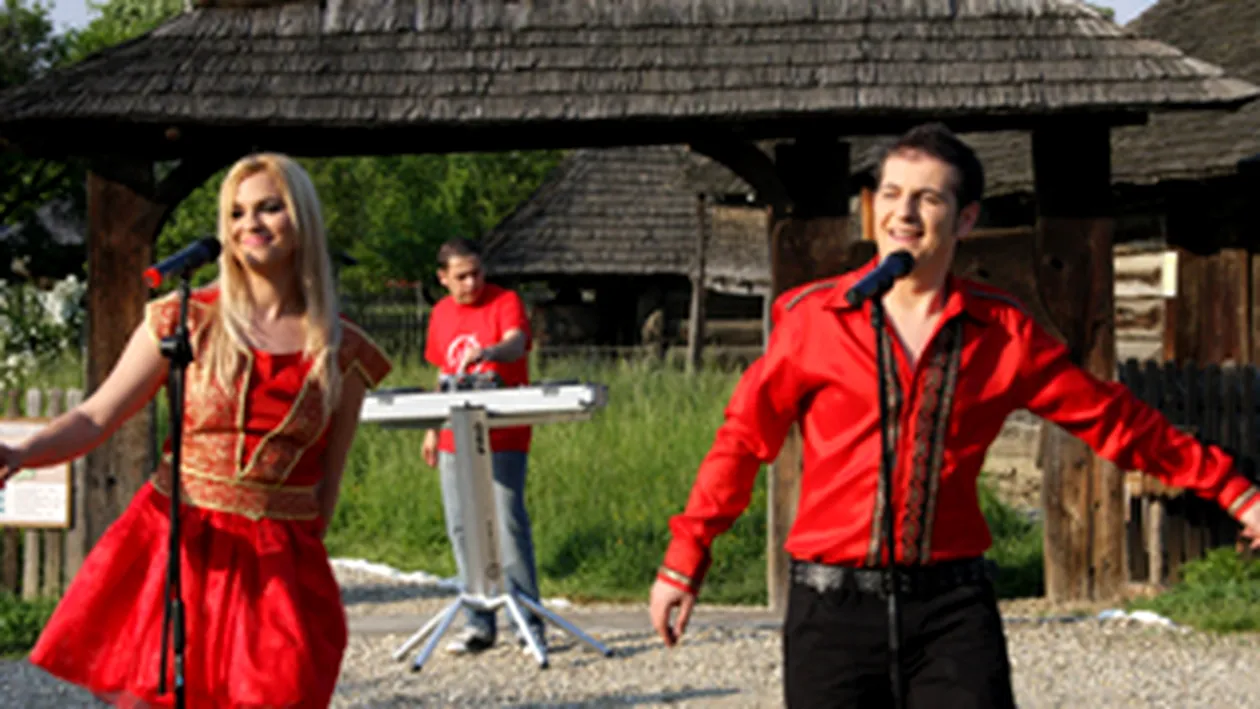 Marius (Datina): Ii multumesc colegei mele, Andreea, pentru rabdarea si fidelitatea din ultimii 9 ani