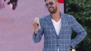 Speak, ginere?! Cine a dezvăluit asta despre solist! 