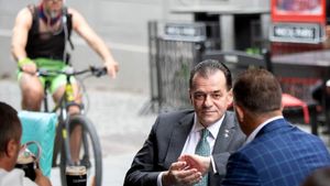 Un lider al PSD îl atacă pe Ludovic Orban, după ce premierul a fost fotografiat în Centrul Vechi la o terasă: „Tablou de Grigorescu, de unde doar carul lipsește”