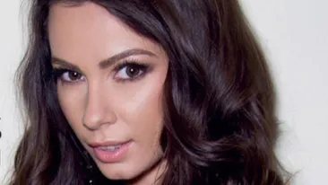 Iuliana Luciu a pozat mai provocator ca sora ei, iar Nicoleta nu a fost la fel de sexy! Şi-a arătat sânii prin maioul ud