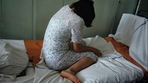 Caz revoltător la Hunedoara: Un bătrân de 80 de ani, tatăl unui fost şef din Poliţie, acuzat că a agresat sexual o fetiţă de 6 ani