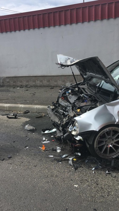 Accident grav la Constanța. O persoană a murit după ce s-a izbit frontal cu mașina de un copac VIDEO