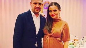 Mai are trei luni şi devine mămică! Soţia lui Mădălin Ionescu, super-grijulie cu micuţa Petra!