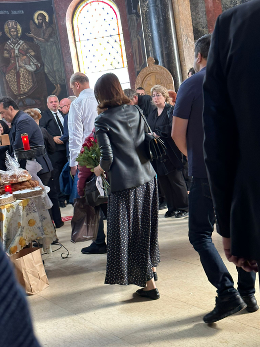 Alexandru Arșinel a fost înmormântat în cimitirul Bellu, duminică, în jurul prânzului. A fost condus pe ultimul drum de peste 200 de oamani (Foto: CANCAN.RO)