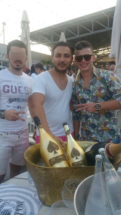 Radu Maricuţa (dreapta) şi Răzvan de la Giurgiu (stânga), pe vremea când erau buni prieteni şi petreceau la Loft