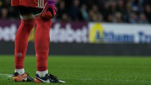 BREAKING! Fiul unui celebru fost fotbalist de la noi a produs un accident și a fugit. Victima, în stare gravă