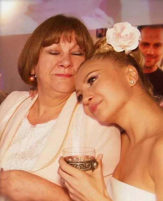 Lora și mama ei (Captură video)