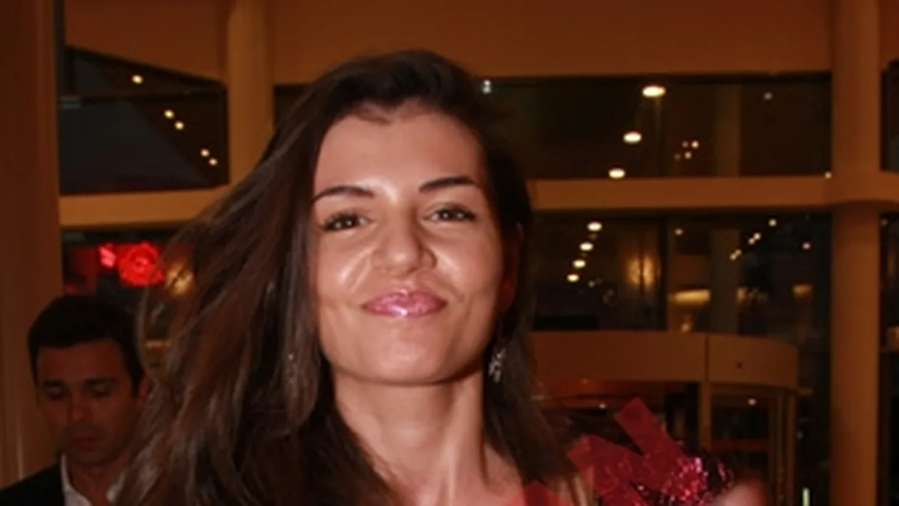 Monica Columbeanu n-a fost primita in salonul de infrumusetare din cauza unui preot!