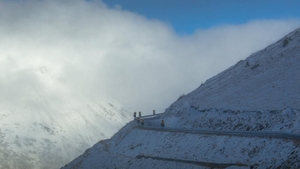 A căzut prima ninsoare pe Transalpina! Circulatia este...