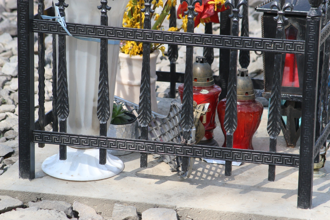 Monumentul funerar ridicat de familie în memoria lui Nae Niculae